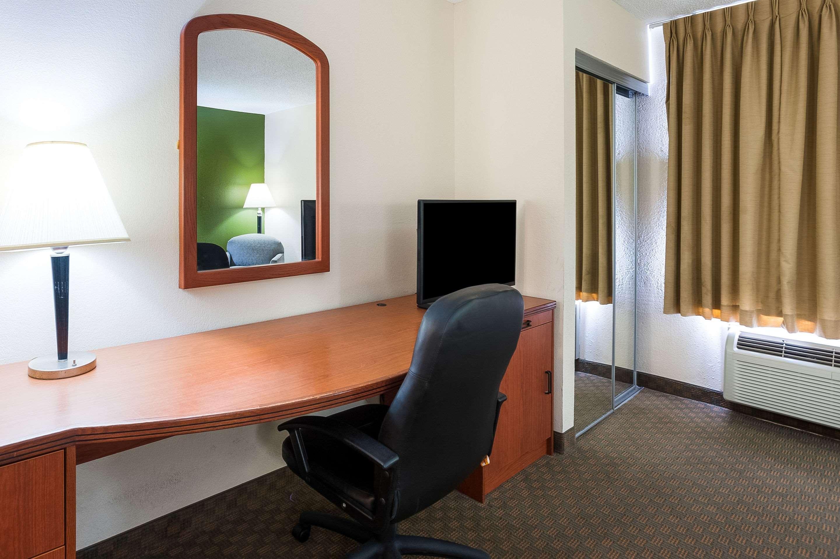 Quality Inn & Suites Lake Charles South Exterior foto